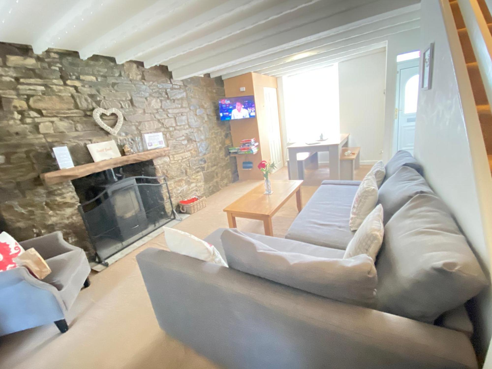 The Cwtch, Log Fire, Sleeps 6, Nr Zip World, Brecon And Bike Park Wales Villa Aberdare Buitenkant foto