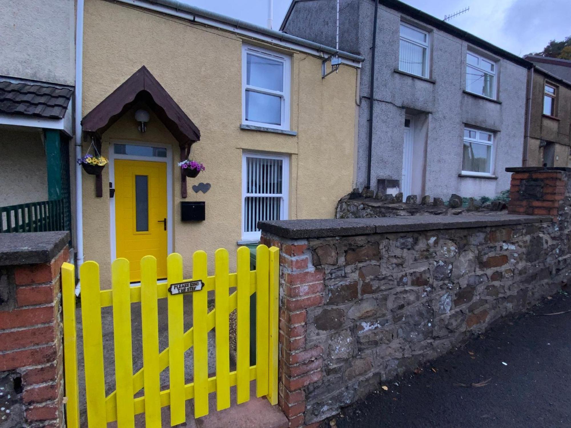 The Cwtch, Log Fire, Sleeps 6, Nr Zip World, Brecon And Bike Park Wales Villa Aberdare Buitenkant foto